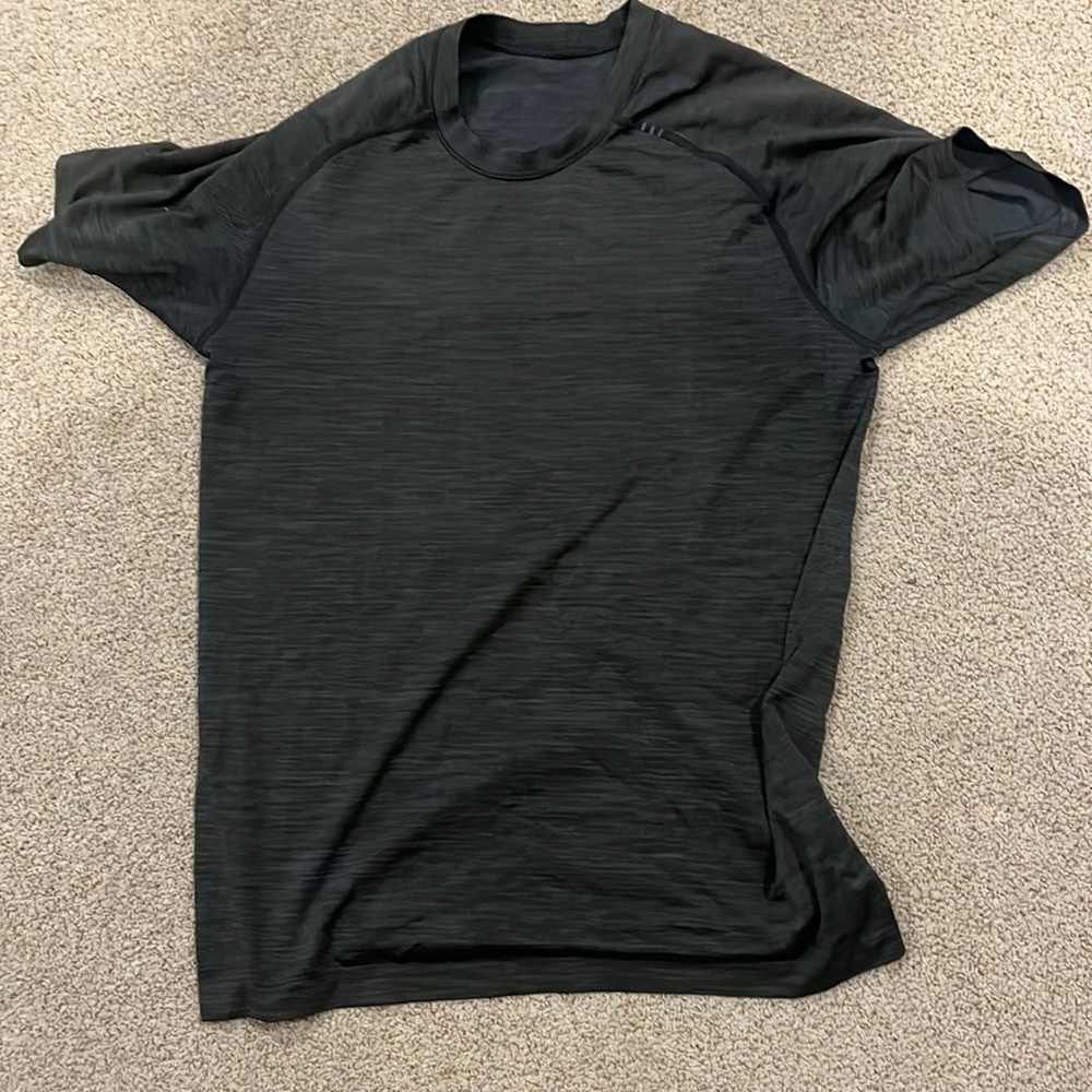 Lulu lemon Mens small shirt